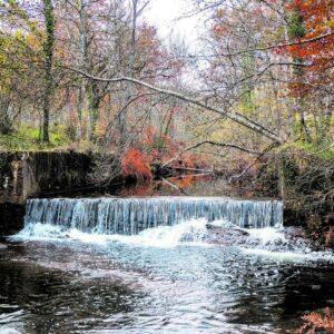 Senda de las cascadas del río Bayas sin transporte