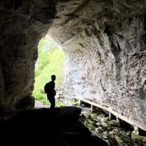 Cueva y Cascada de San Miguel y Cueva de Cuntiveranos con transporte
