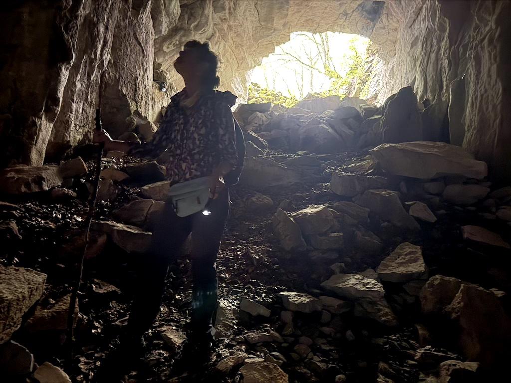 Cueva y Cascada de San Miguel y Cueva de Cuntiveranos con transporte - Imagen 2